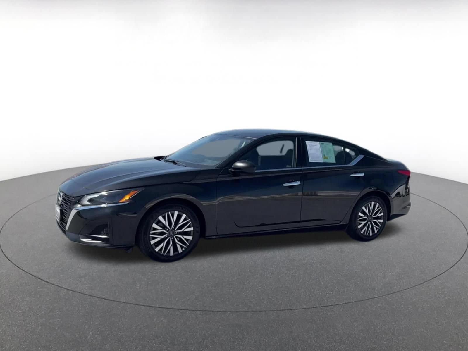 2025 Nissan Altima SV - Photo 6