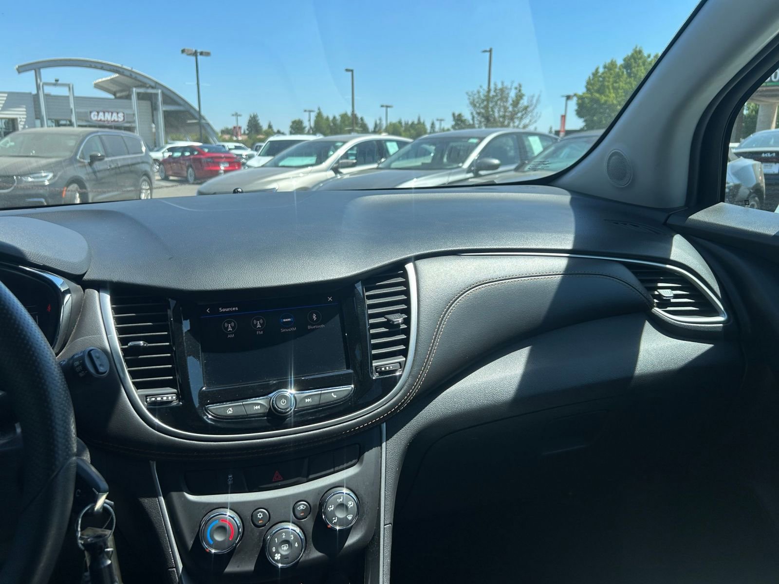 Thumbnail: 2022 Chevrolet Trax - 32