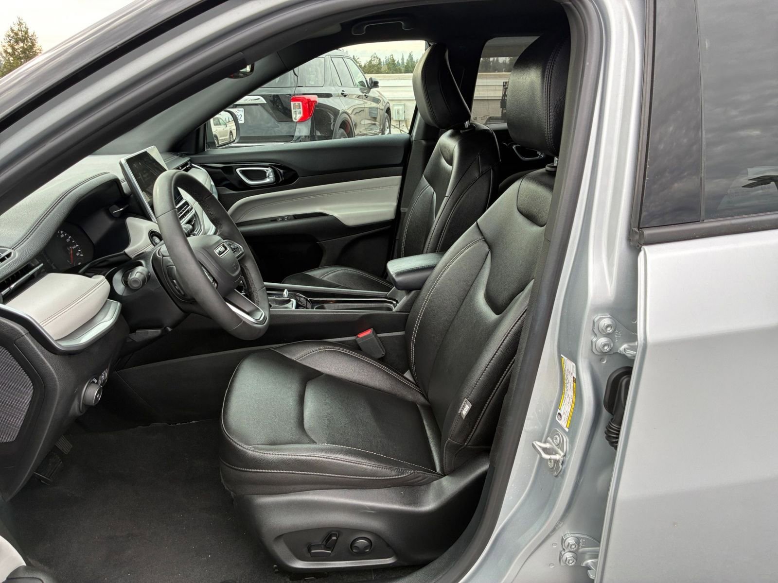 Thumbnail: 2025 Jeep Compass - 25