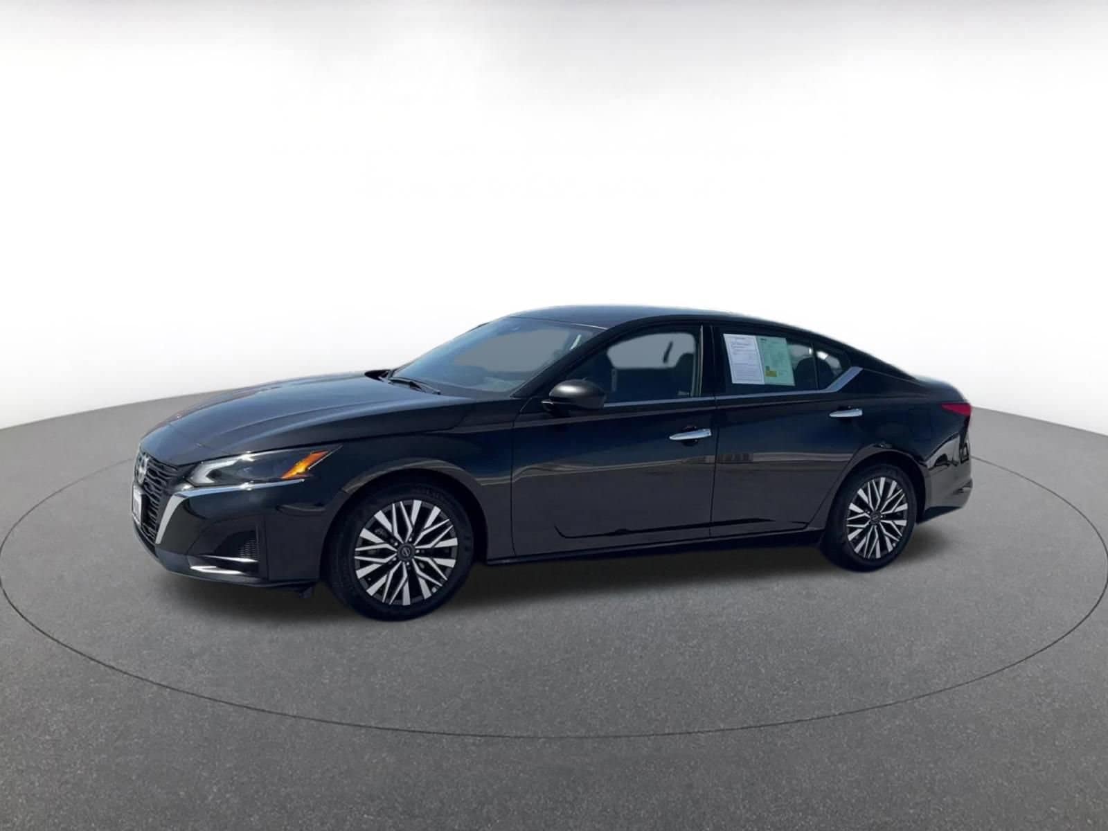 Thumbnail: 2025 Nissan Altima - 8