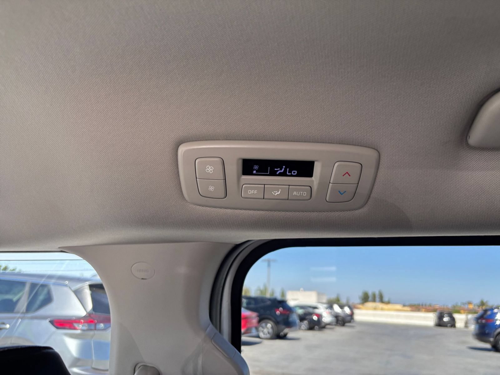 Thumbnail: 2026 Kia Carnival - 24