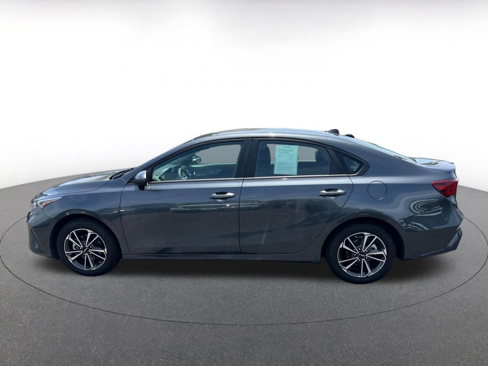 Thumbnail: 2024 Kia Forte - 3
