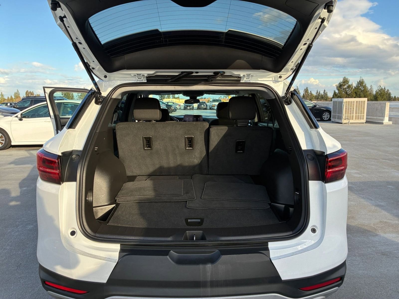 Thumbnail: 2025 Chevrolet Blazer - 32