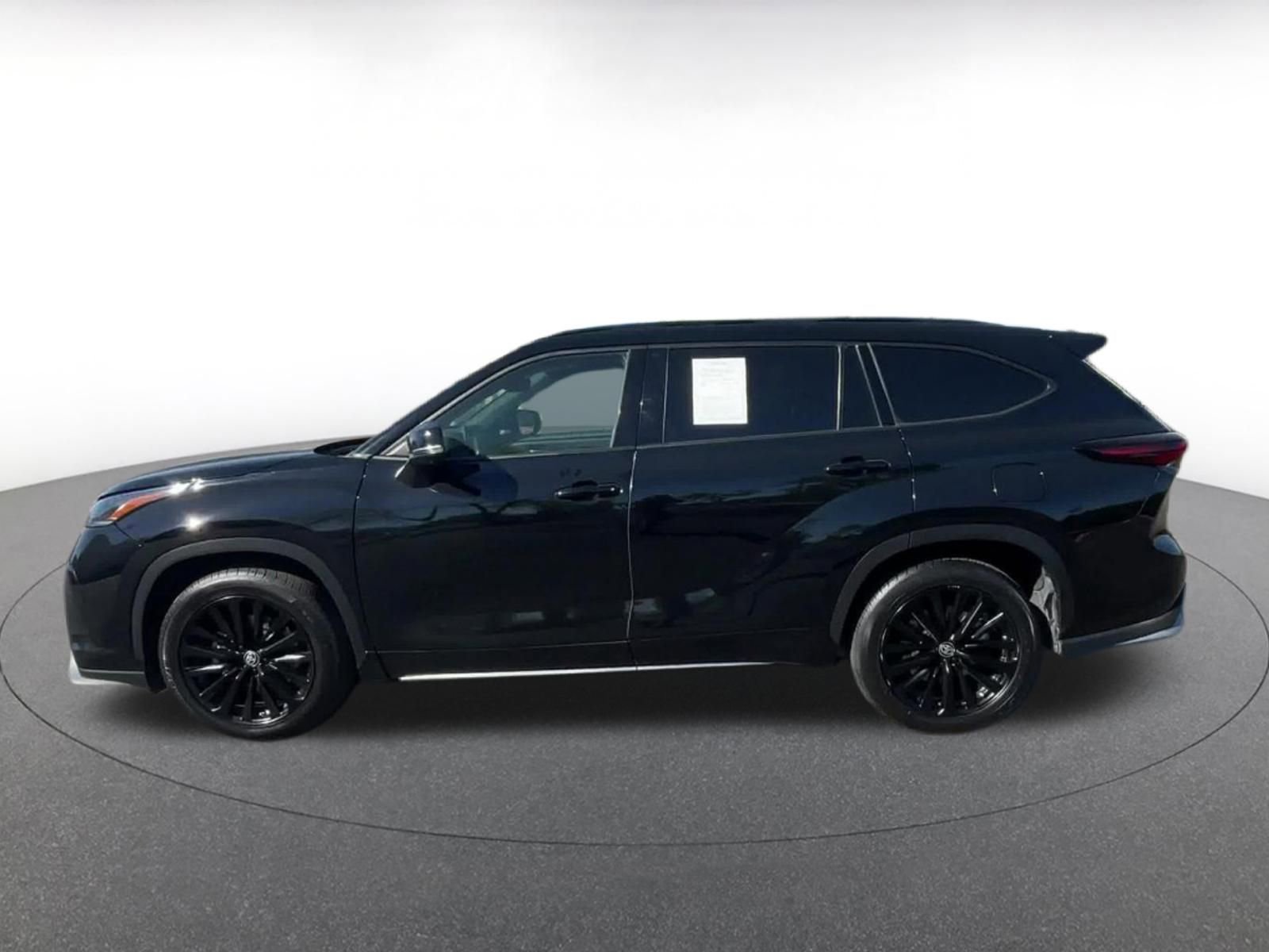 Thumbnail: 2024 Toyota Highlander - 9