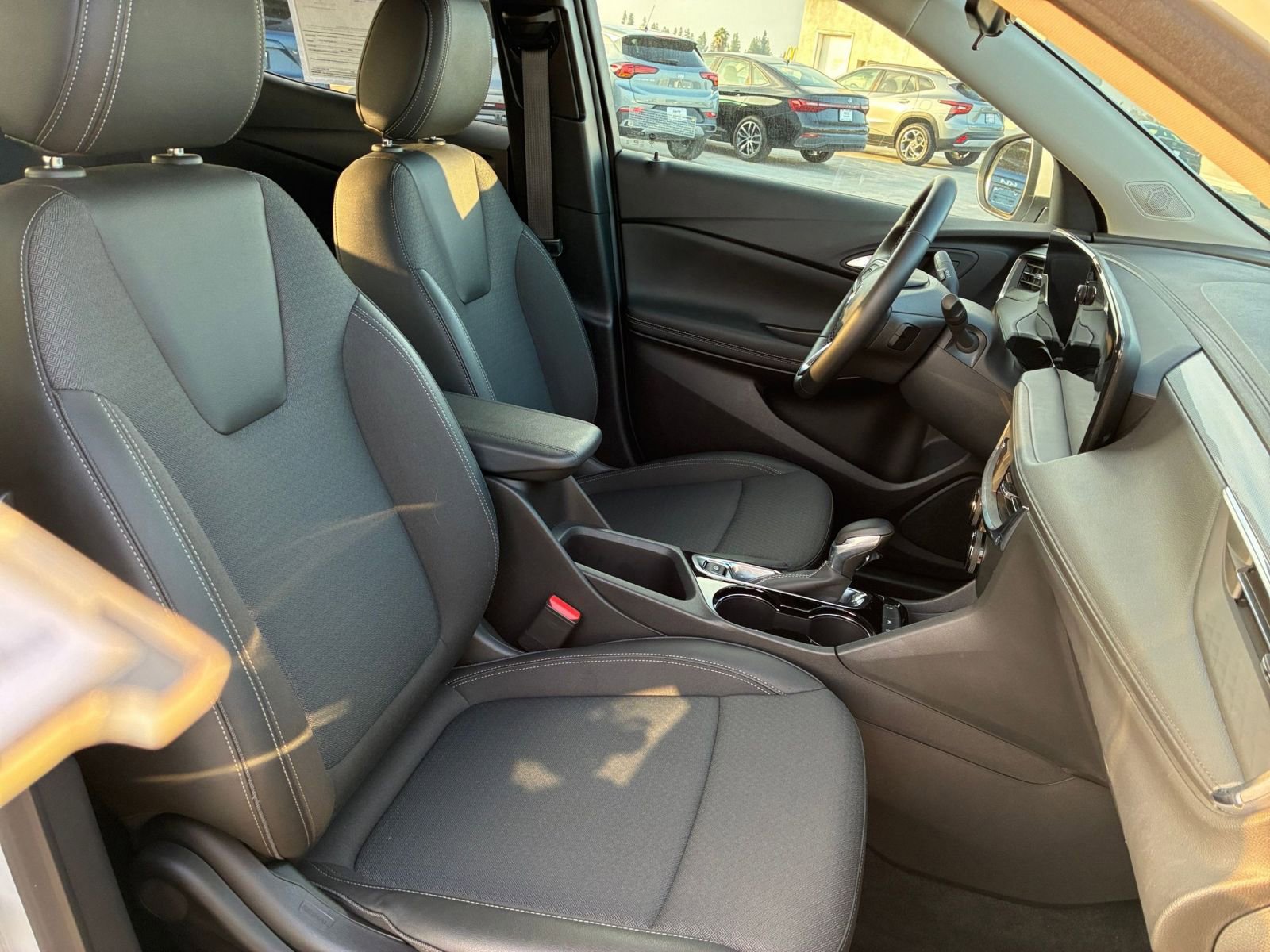 Thumbnail: 2025 Buick Encore GX - 34