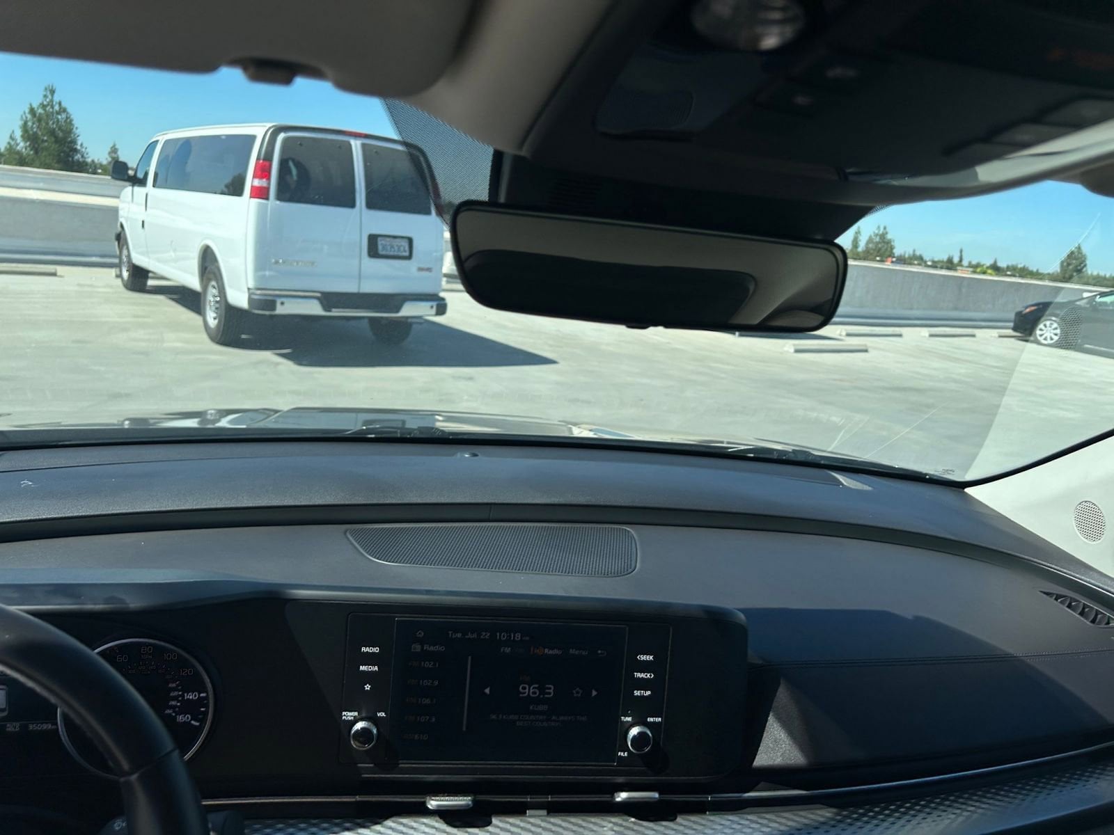 Thumbnail: 2024 Kia Carnival - 32