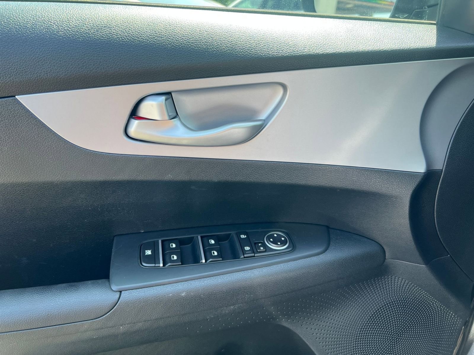 Thumbnail: 2024 Kia Forte - 20