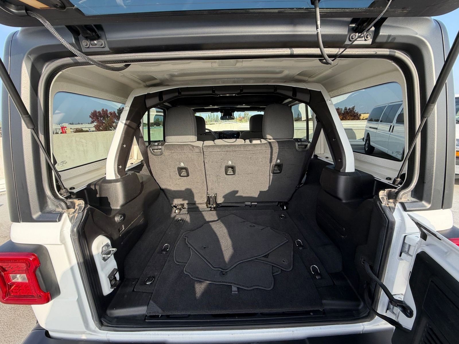 Thumbnail: 2025 Jeep Wrangler - 31