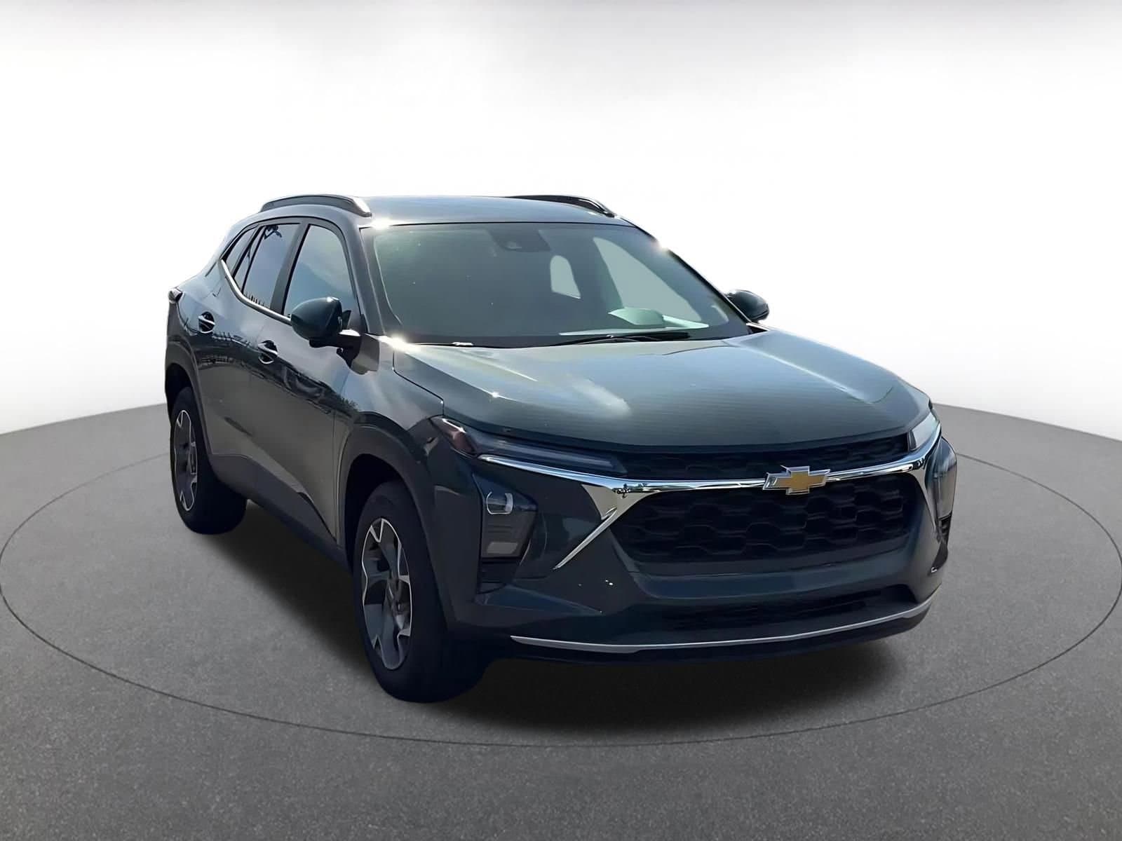 Thumbnail: 2025 Chevrolet Trax - 3