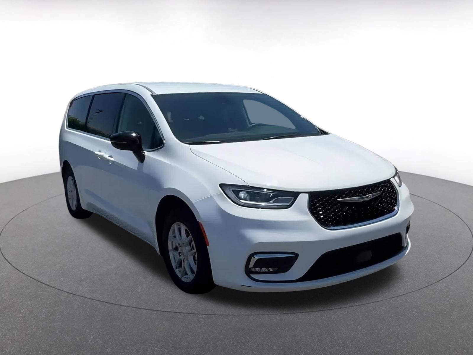 Thumbnail: 2024 Chrysler Pacifica - 3