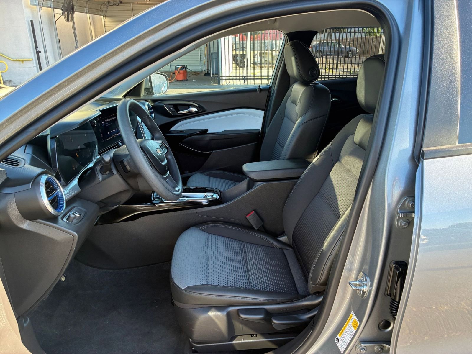 Thumbnail: 2025 Chevrolet Trax - 25