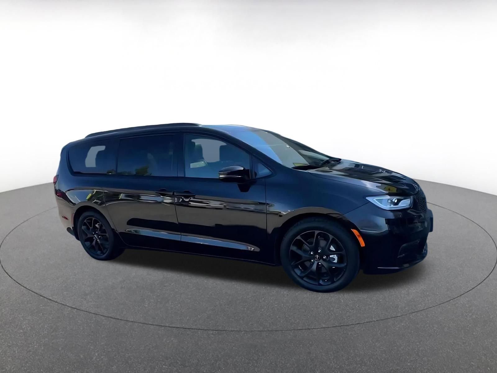 Thumbnail: 2025 Chrysler Pacifica - 2