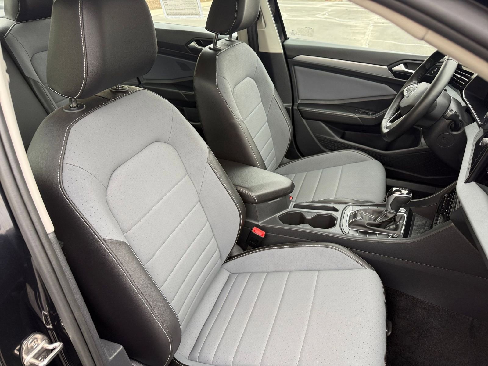 Thumbnail: 2025 Volkswagen Jetta - 35