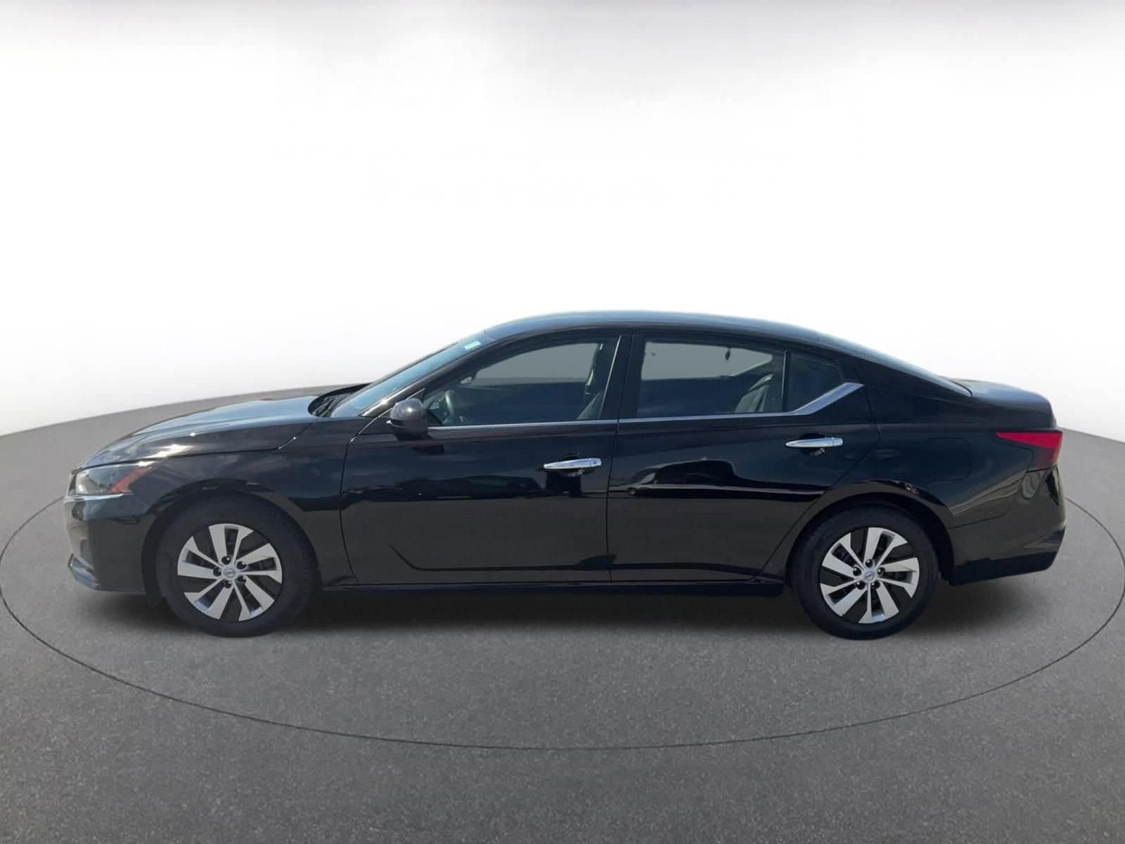 Thumbnail: 2023 Nissan Altima - 9