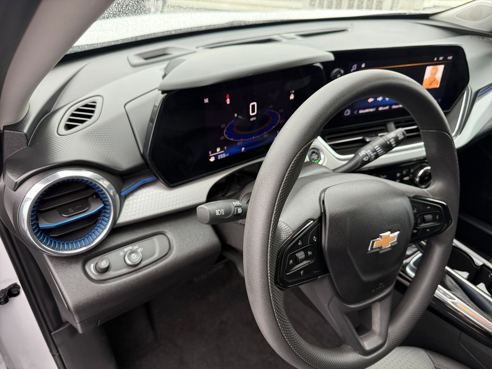 Thumbnail: 2025 Chevrolet Trax - 32