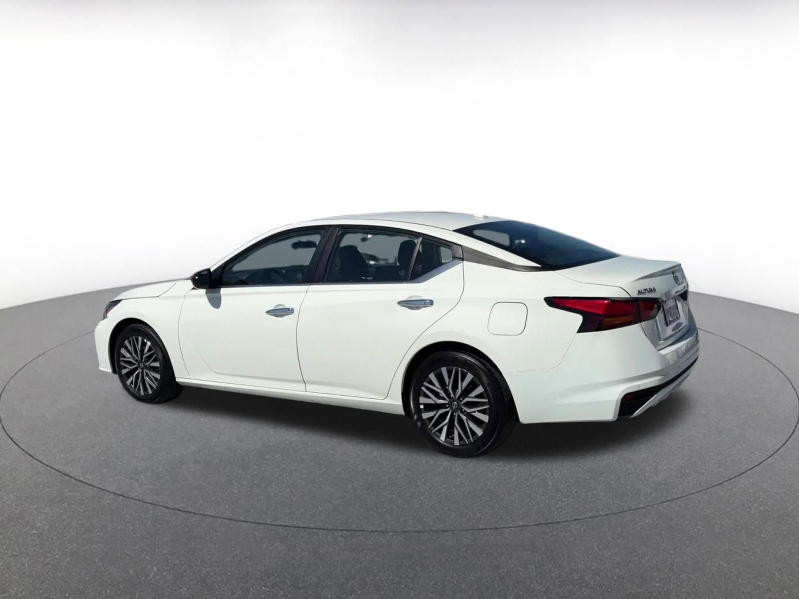 Thumbnail: 2025 Nissan Altima - 10