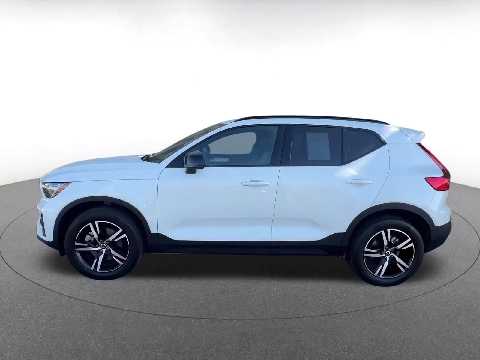 Thumbnail: 2024 Volvo XC40 - 9