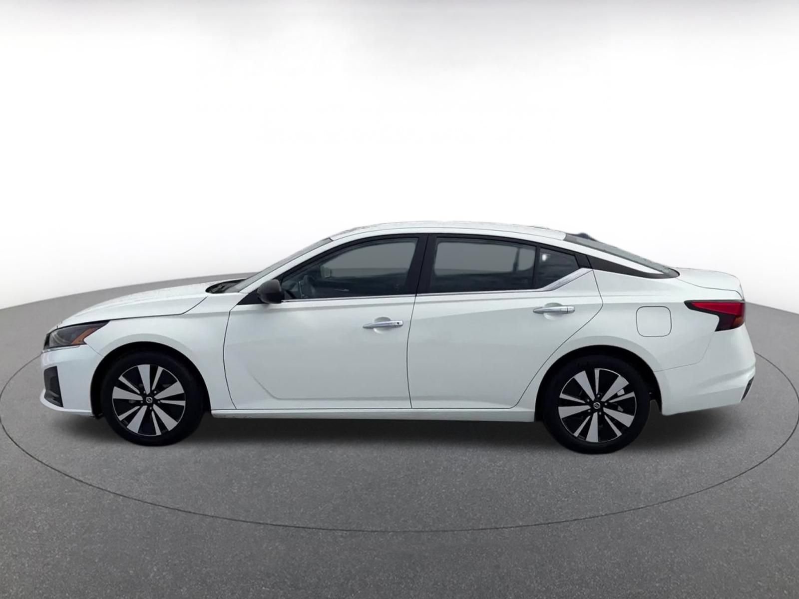 Thumbnail: 2025 Nissan Altima - 8
