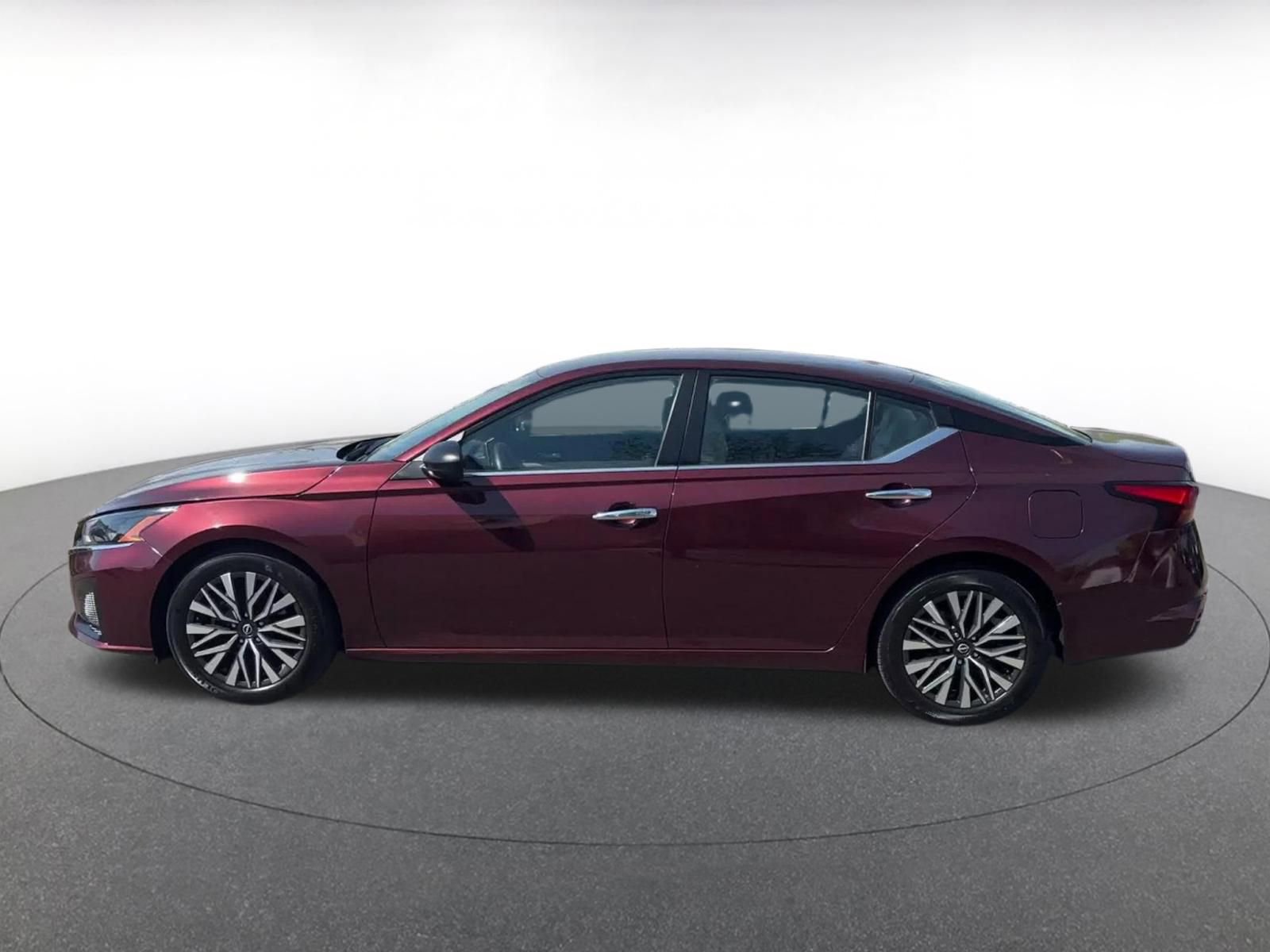 Thumbnail: 2025 Nissan Altima - 9