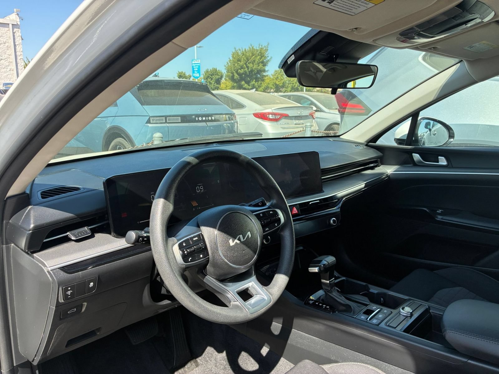 Thumbnail: 2025 Kia K5 - 32