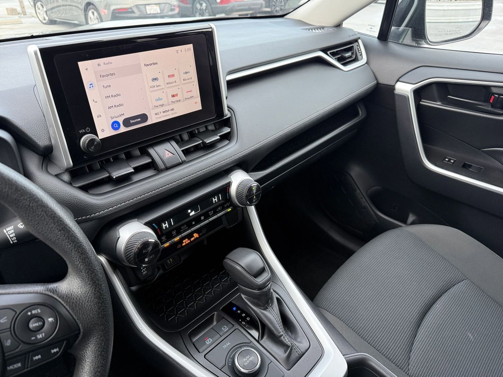 Thumbnail: 2025 Toyota RAV4 - 34