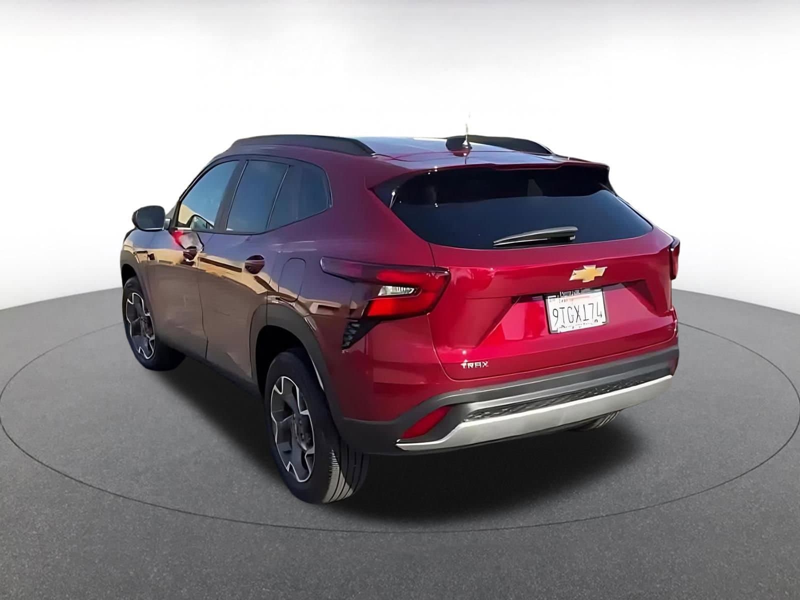 Thumbnail: 2025 Chevrolet Trax - 9