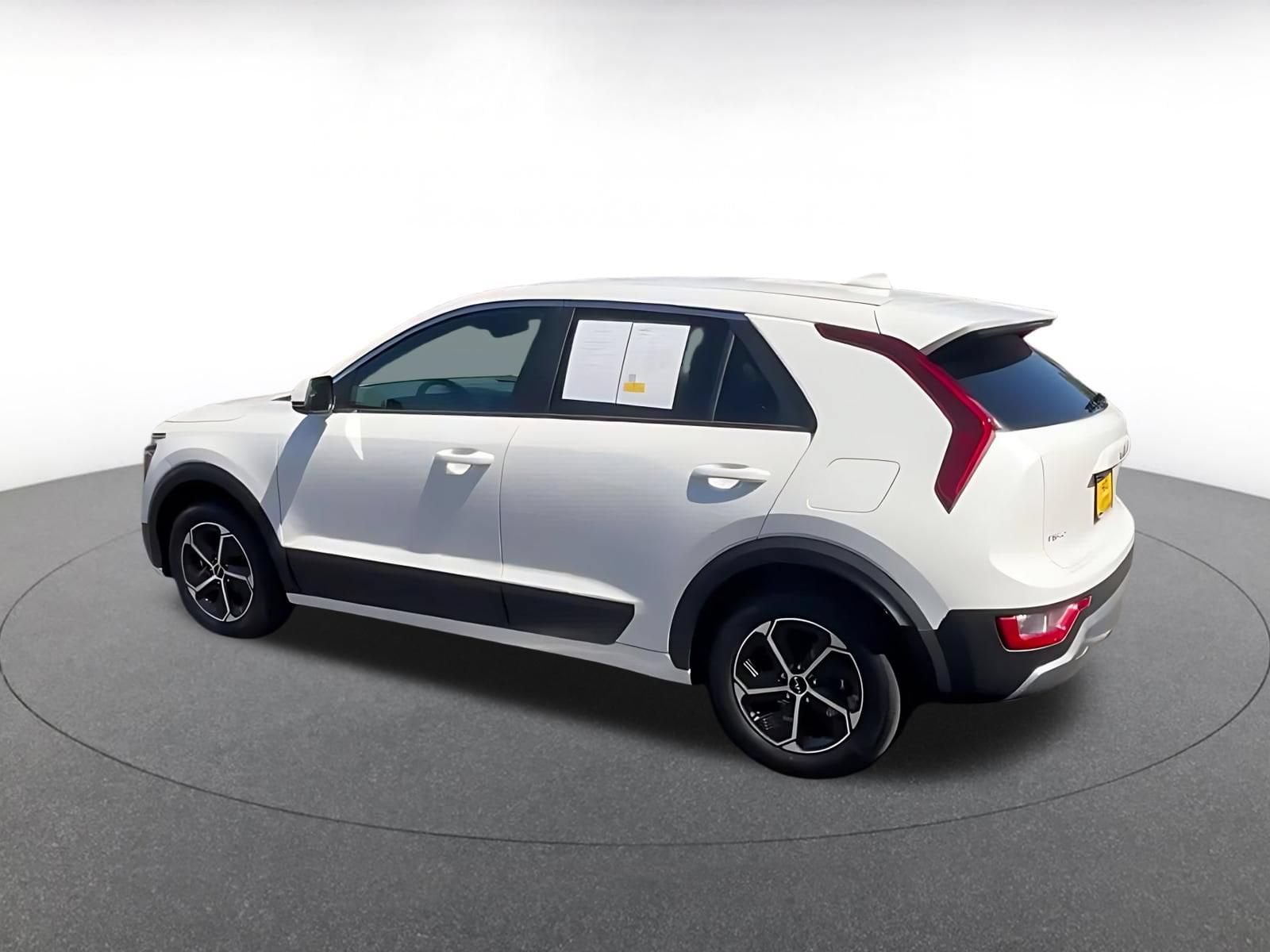 Thumbnail: 2026 Kia Niro - 10