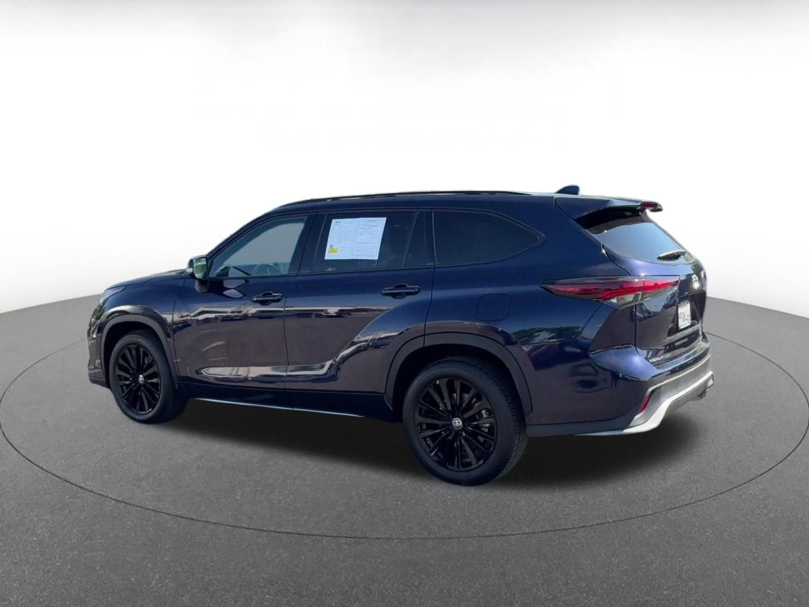 Thumbnail: 2025 Toyota Highlander - 10