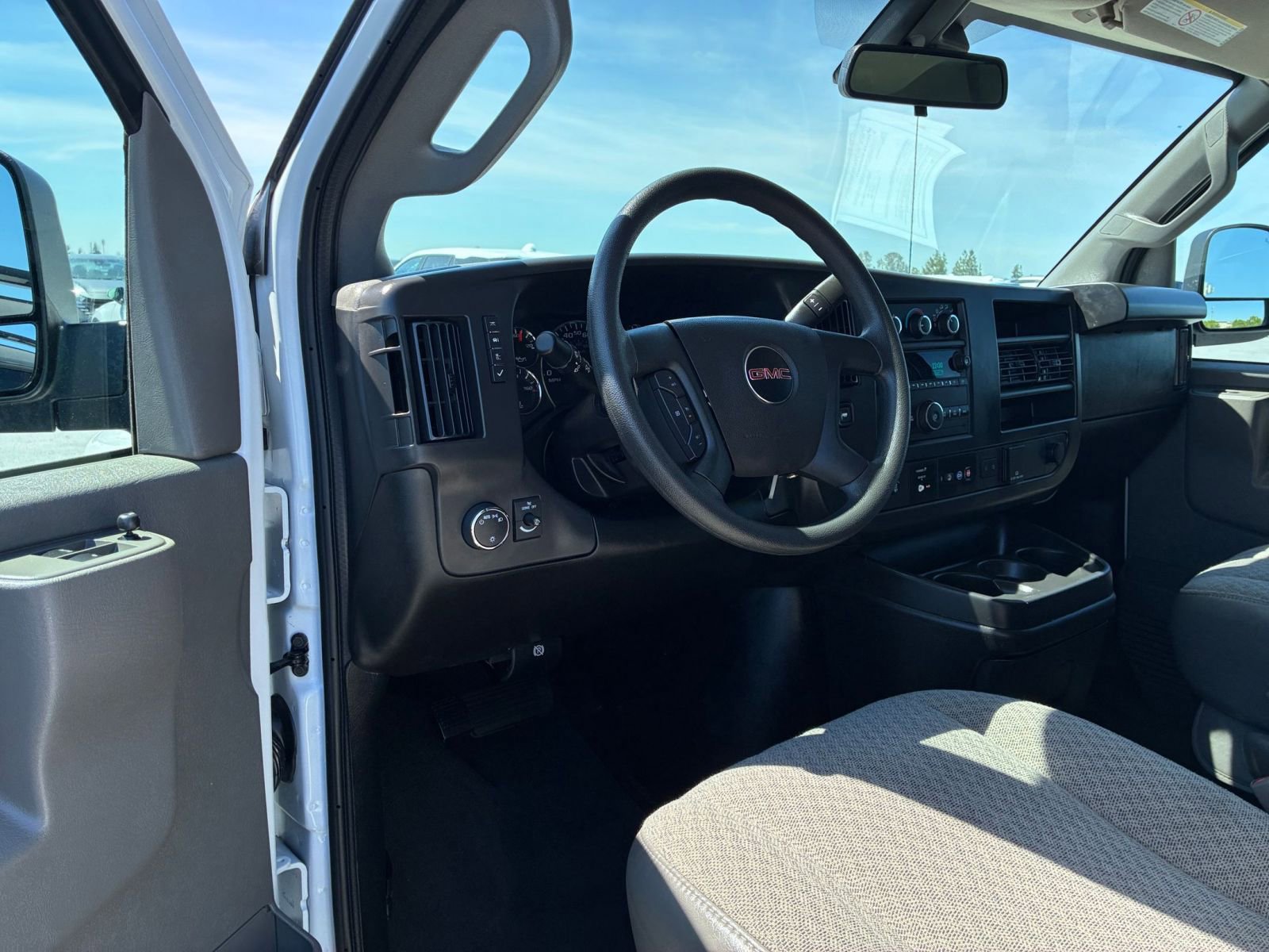 Thumbnail: 2025 GMC Savana - 32