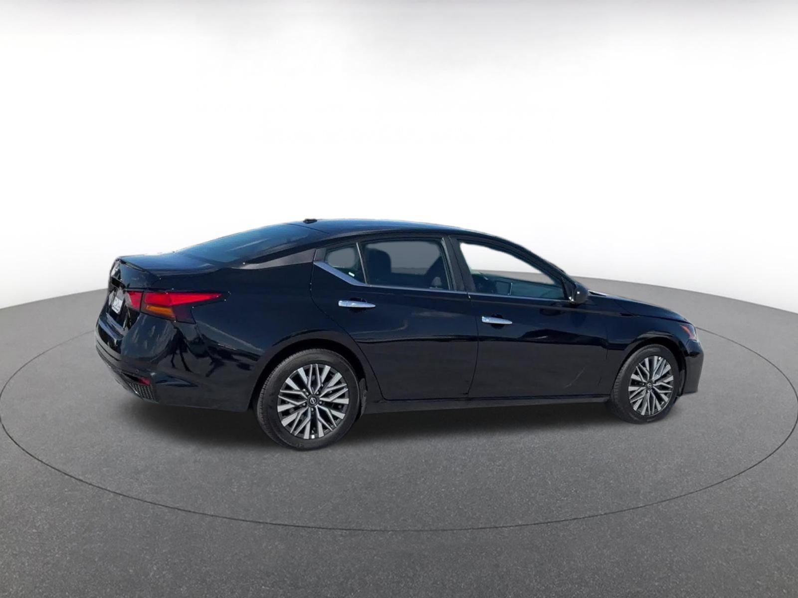 Thumbnail: 2025 Nissan Altima - 14