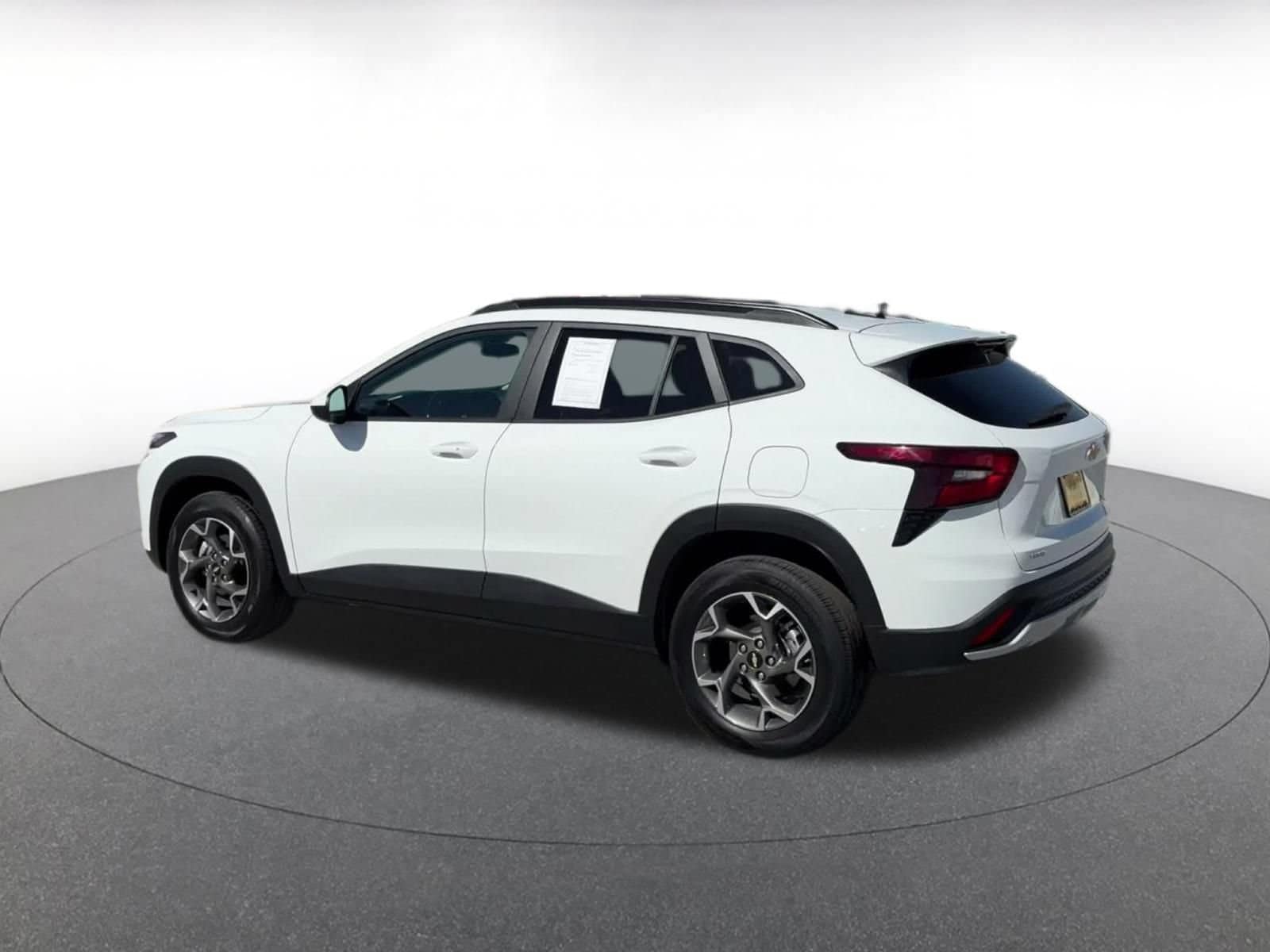 Thumbnail: 2025 Chevrolet Trax - 8