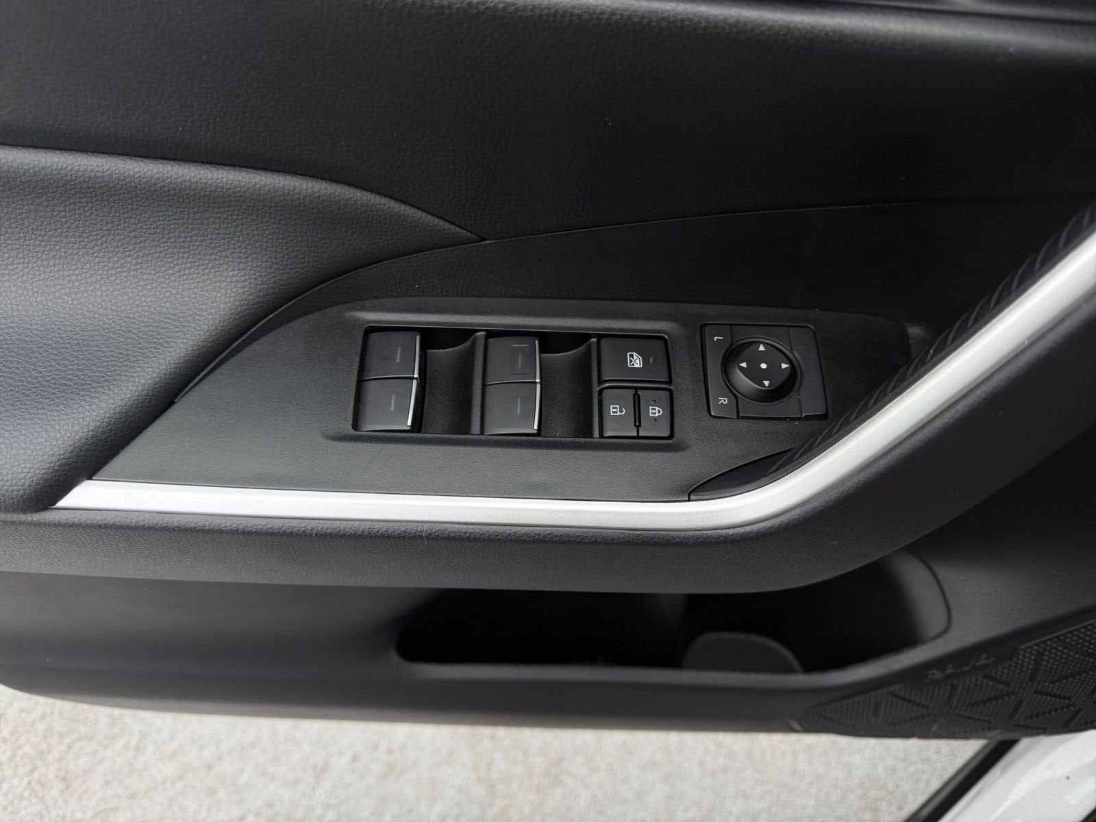 Thumbnail: 2025 Toyota RAV4 - 20