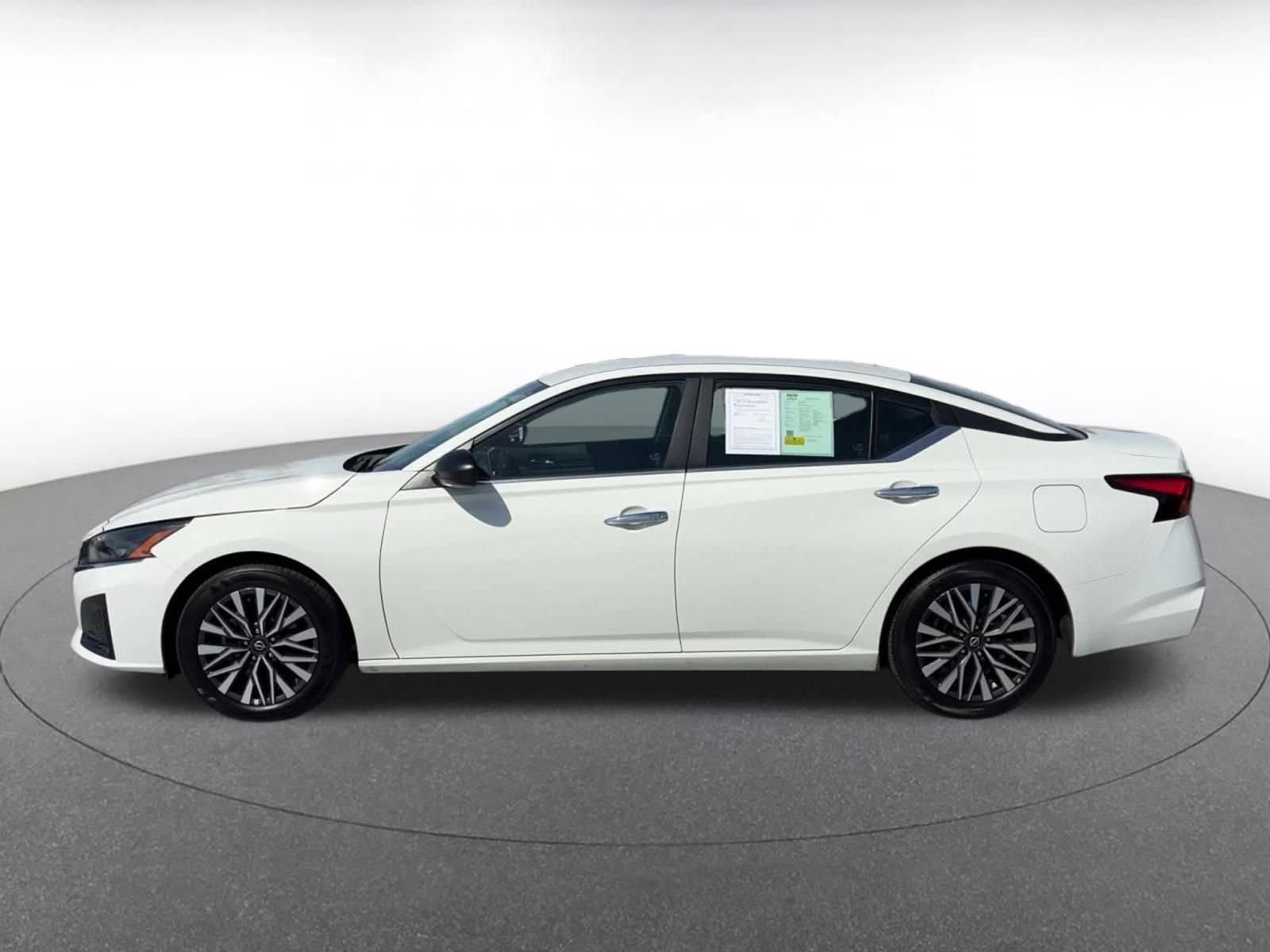 Thumbnail: 2025 Nissan Altima - 9