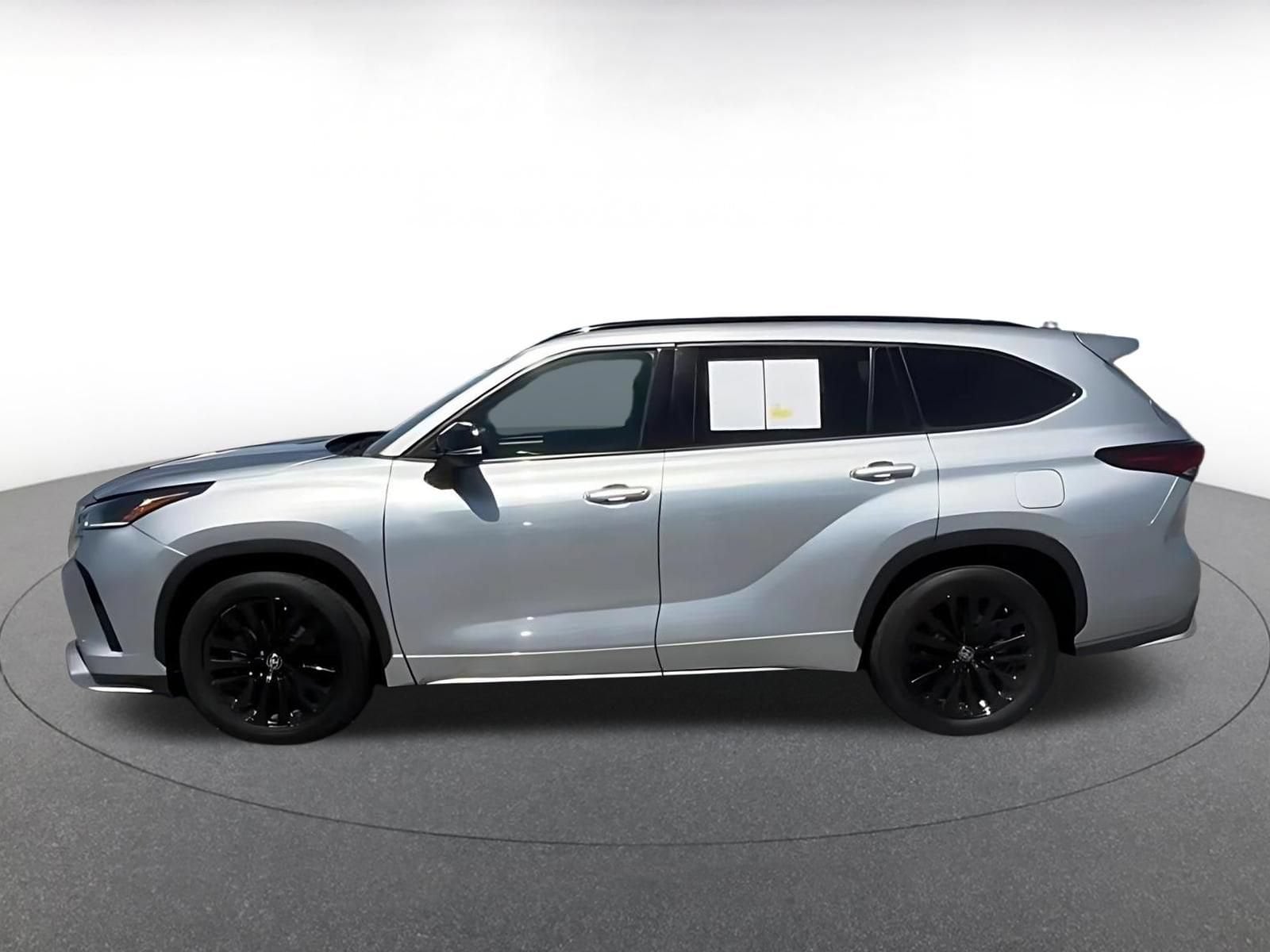Thumbnail: 2024 Toyota Highlander - 9