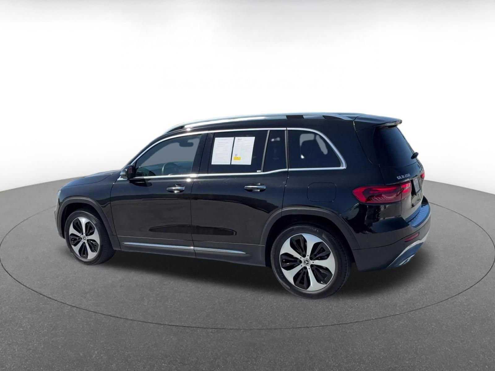 Thumbnail: 2025 Mercedes-Benz GLB - 10