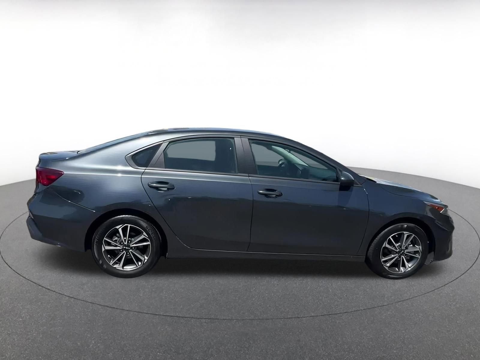 Thumbnail: 2024 Kia Forte - 16