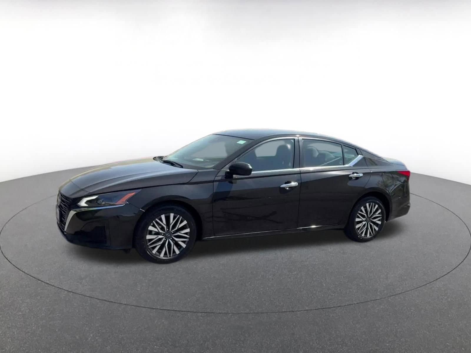 Thumbnail: 2025 Nissan Altima - 8