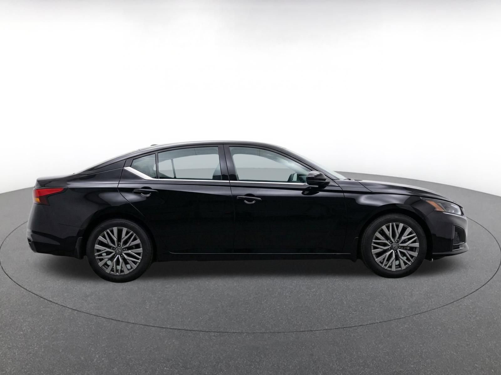 Thumbnail: 2025 Nissan Altima - 10
