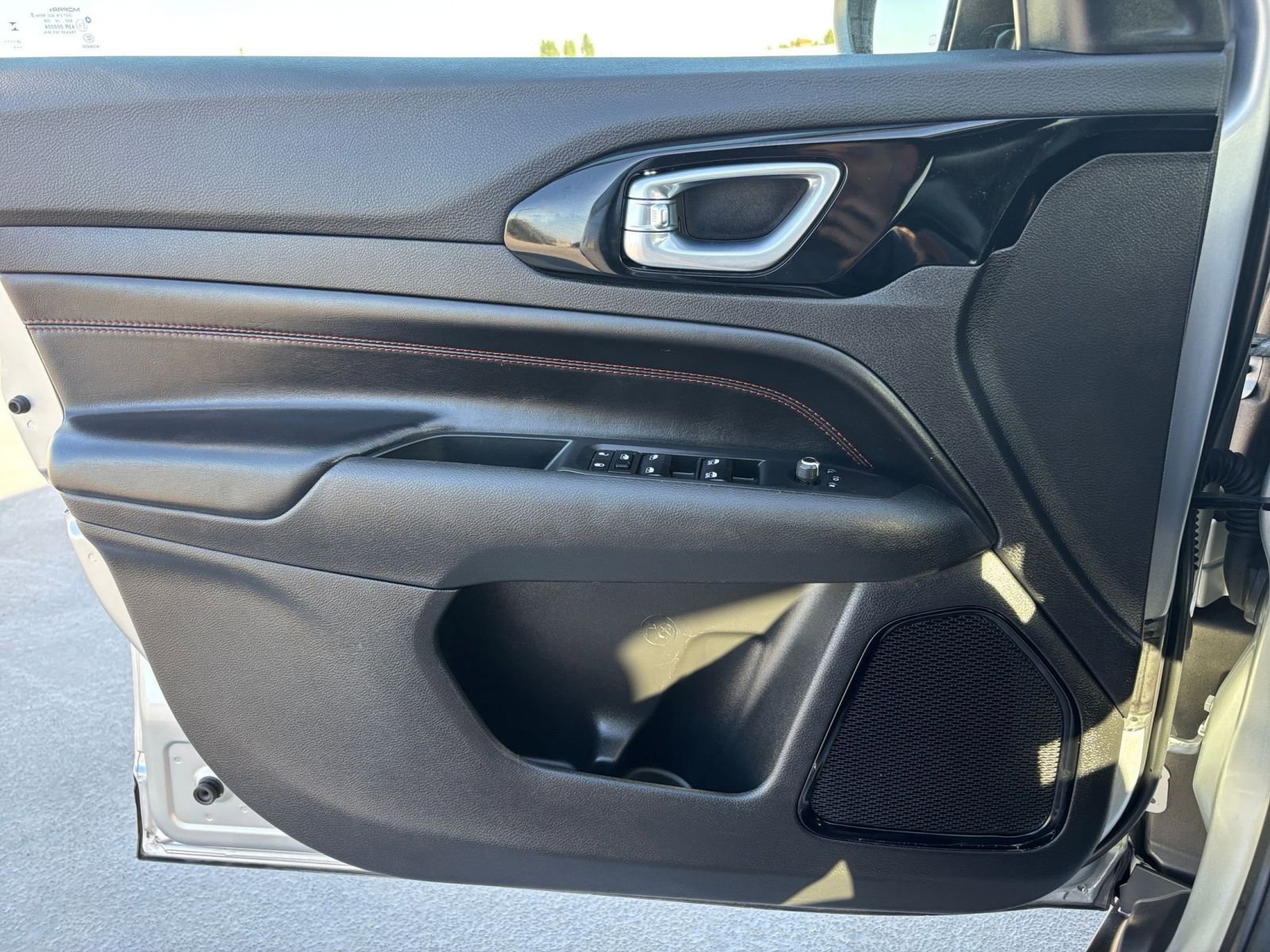 Thumbnail: 2025 Jeep Compass - 20