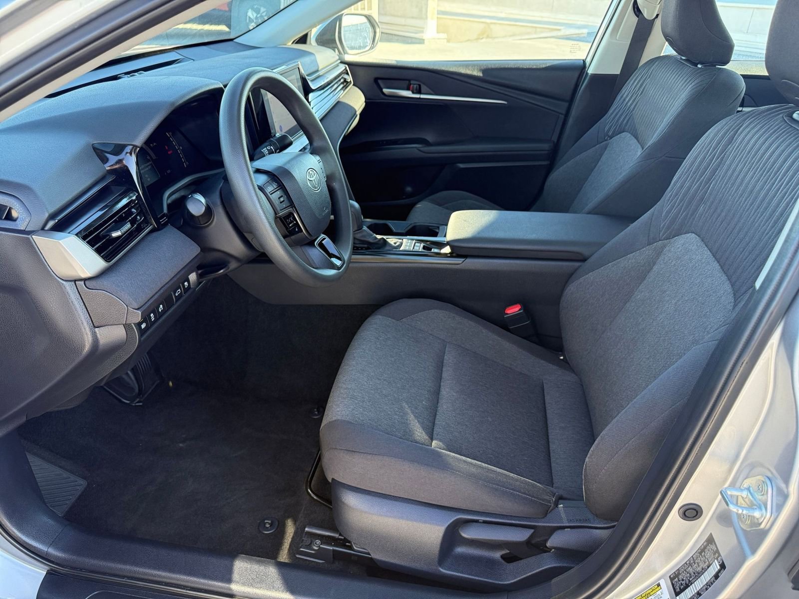 Thumbnail: 2025 Toyota Camry - 25