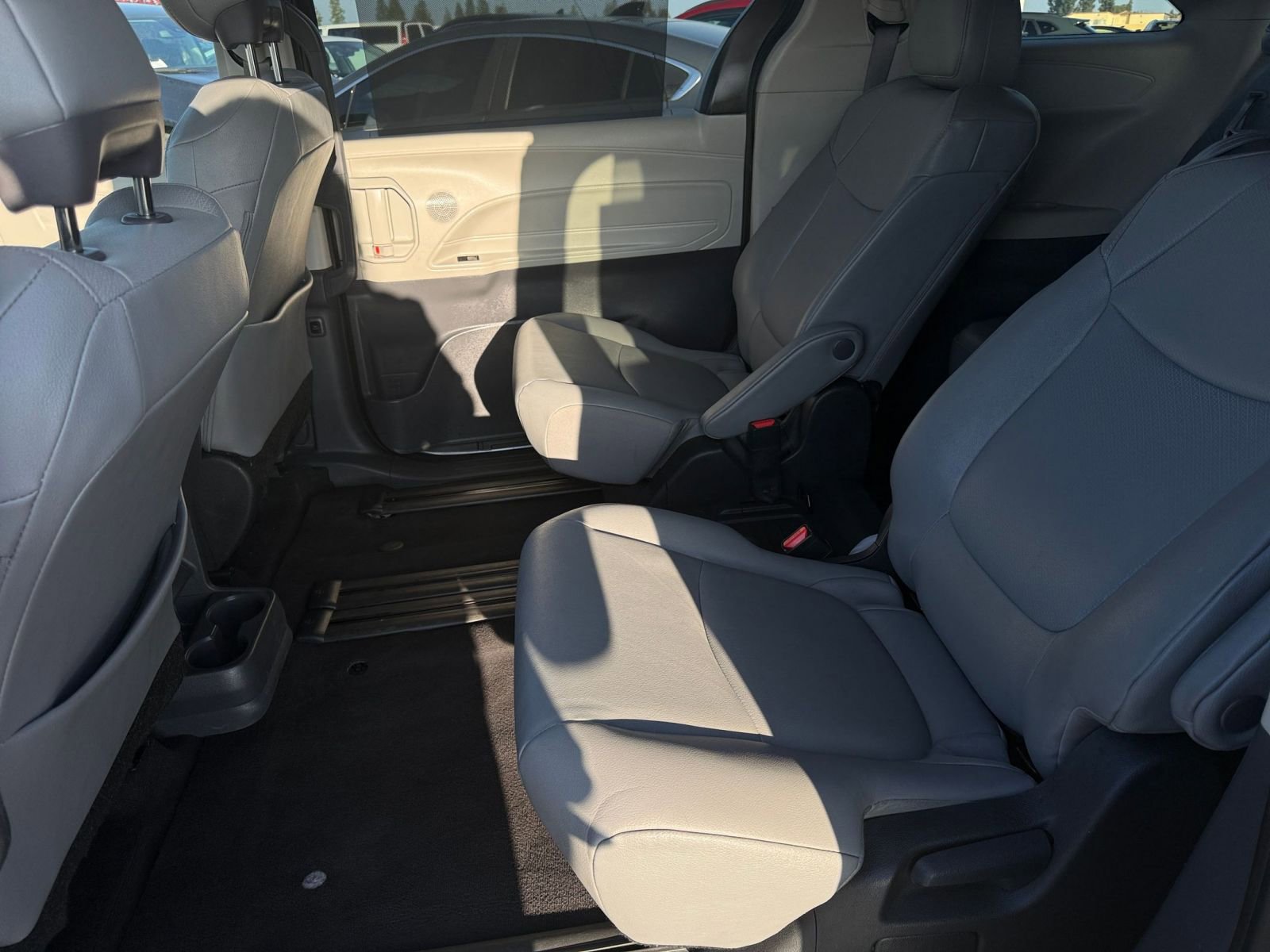 Thumbnail: 2024 Toyota Sienna - 25