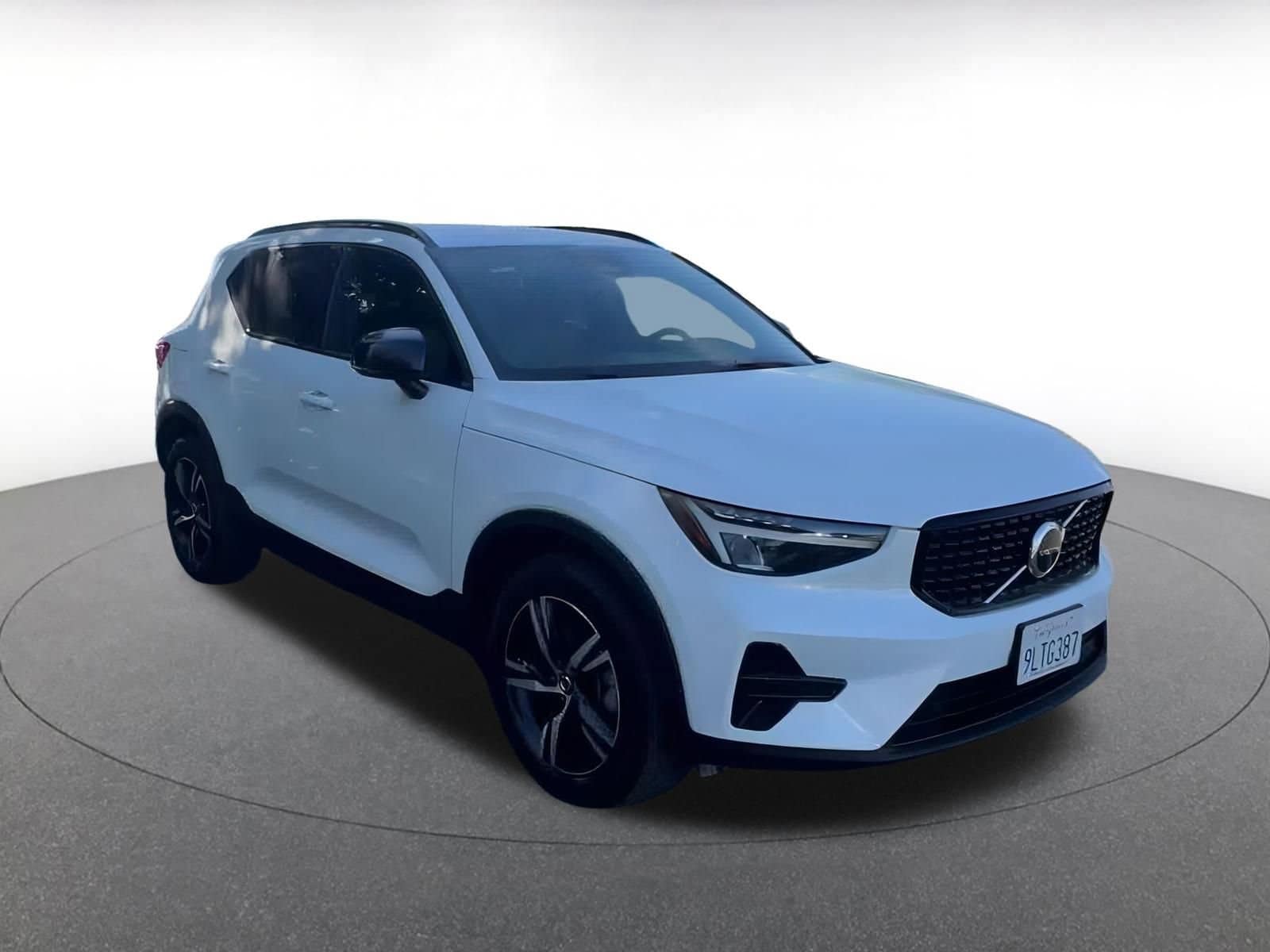 Thumbnail: 2024 Volvo XC40 - 3