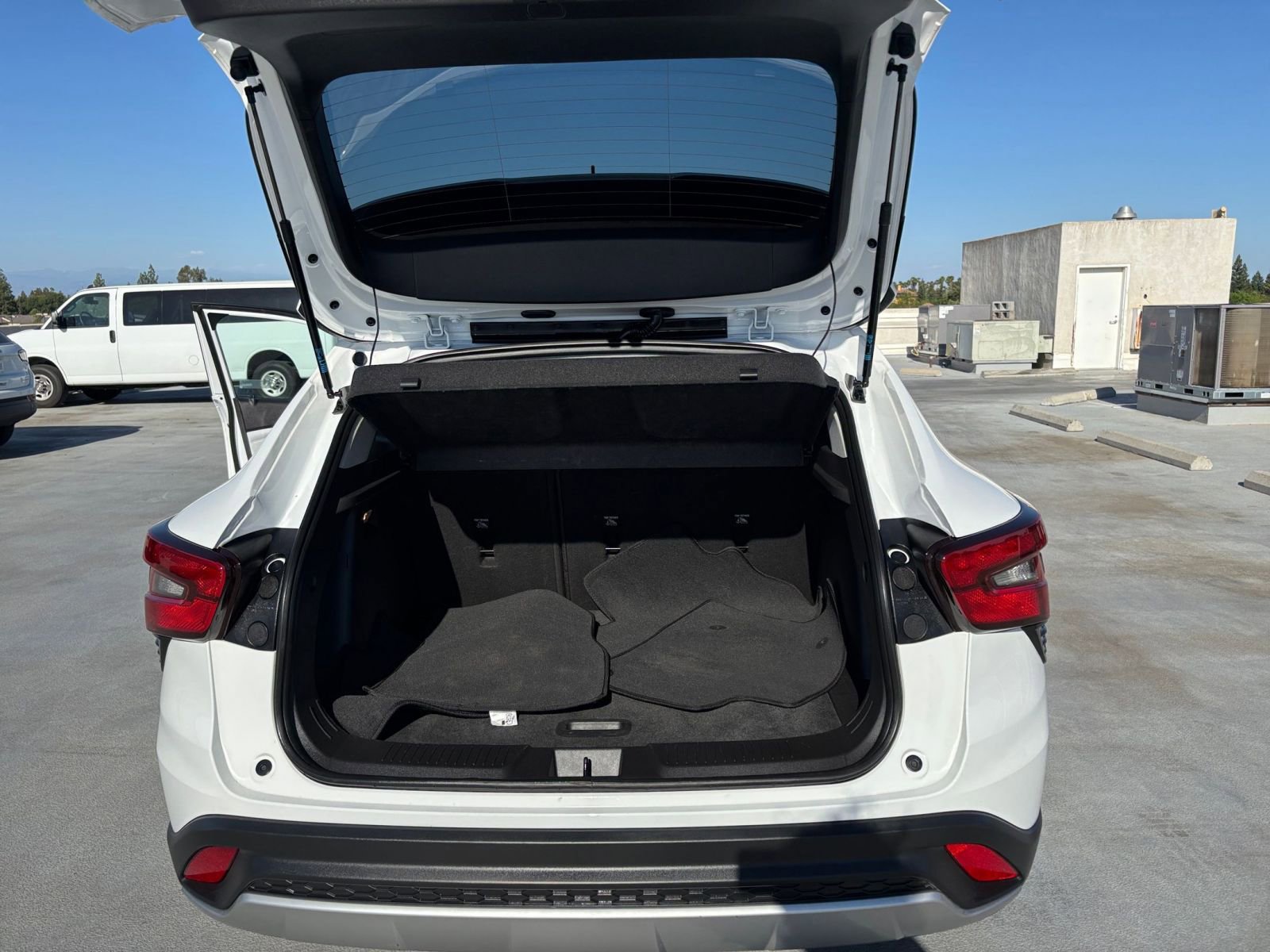 Thumbnail: 2025 Chevrolet Trax - 30