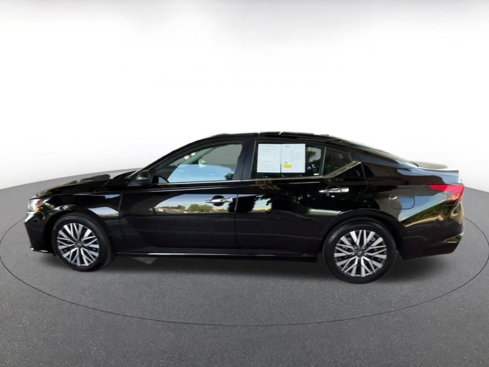 Thumbnail: 2025 Nissan Altima - 9