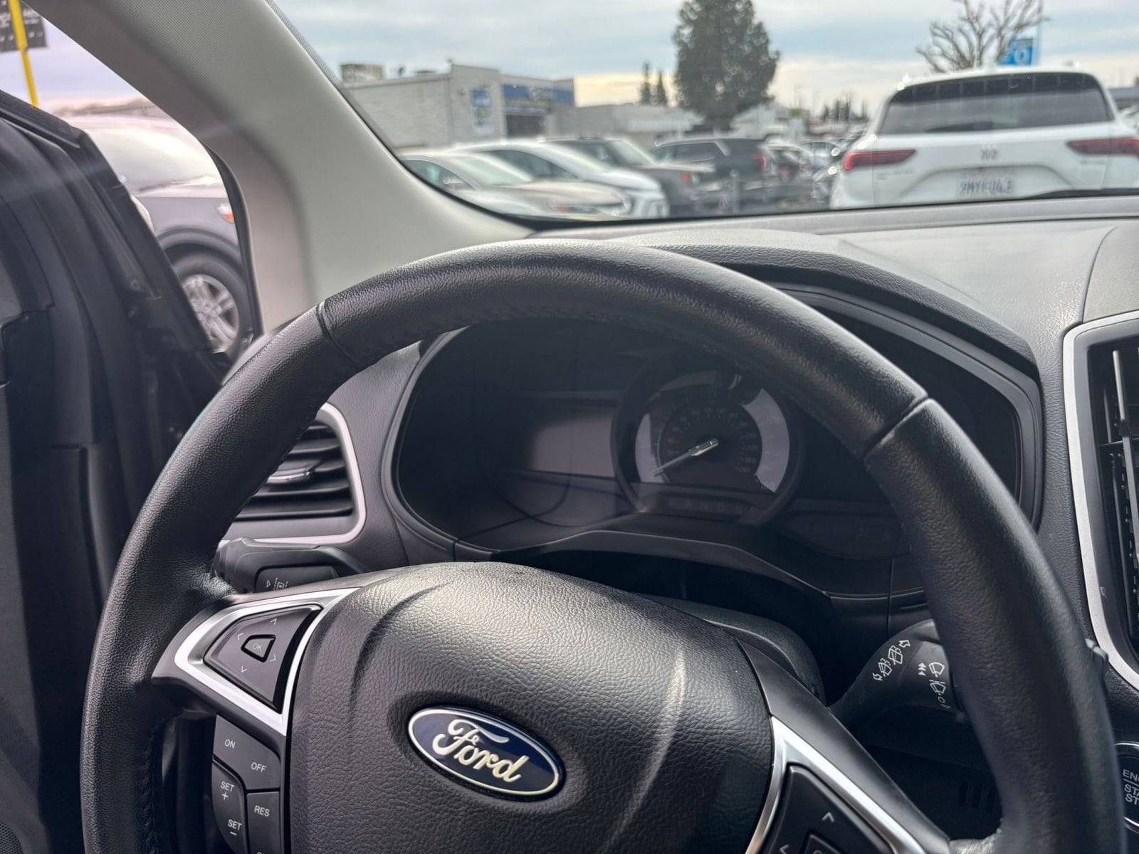 2023 Ford Edge SEL 34