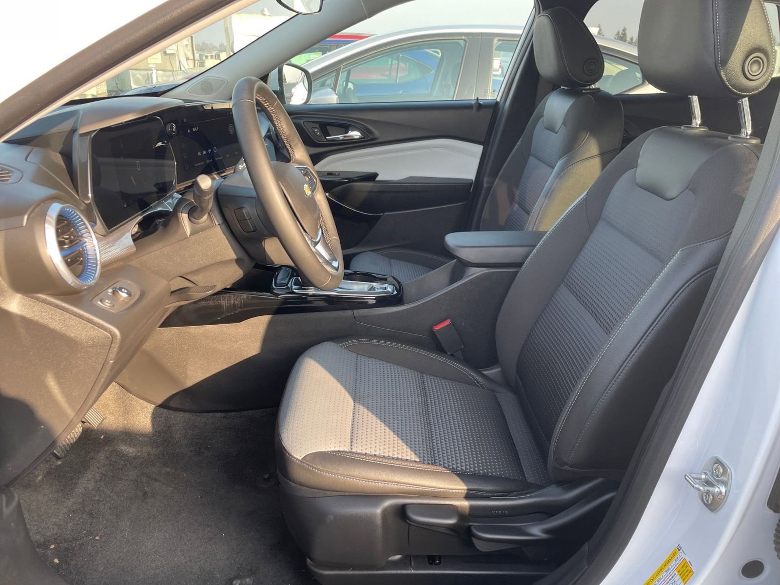 Thumbnail: 2025 Chevrolet Trax - 24