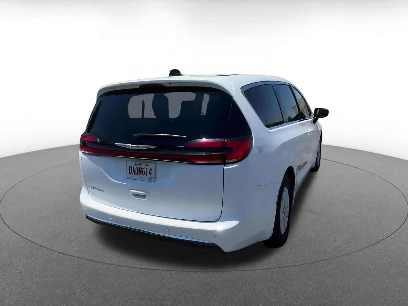Thumbnail: 2024 Chrysler Pacifica - 13