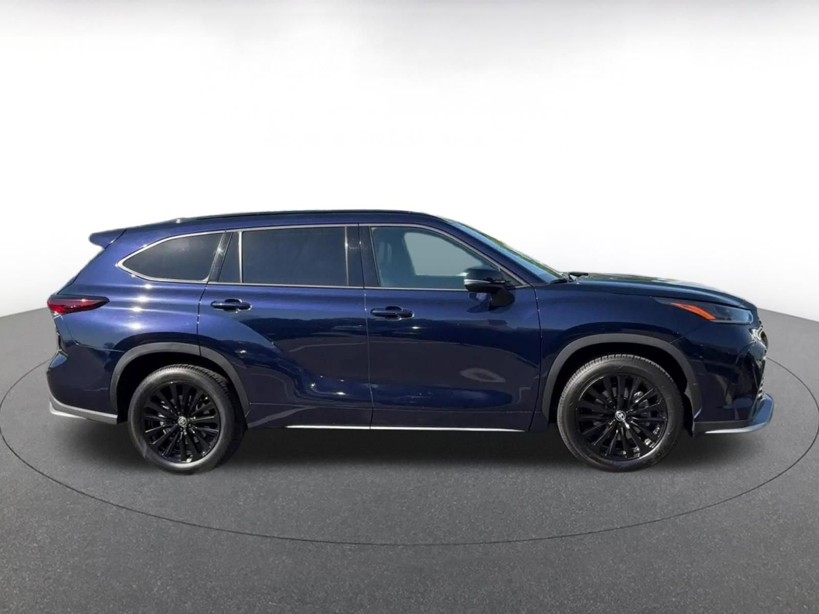 Thumbnail: 2025 Toyota Highlander - 16