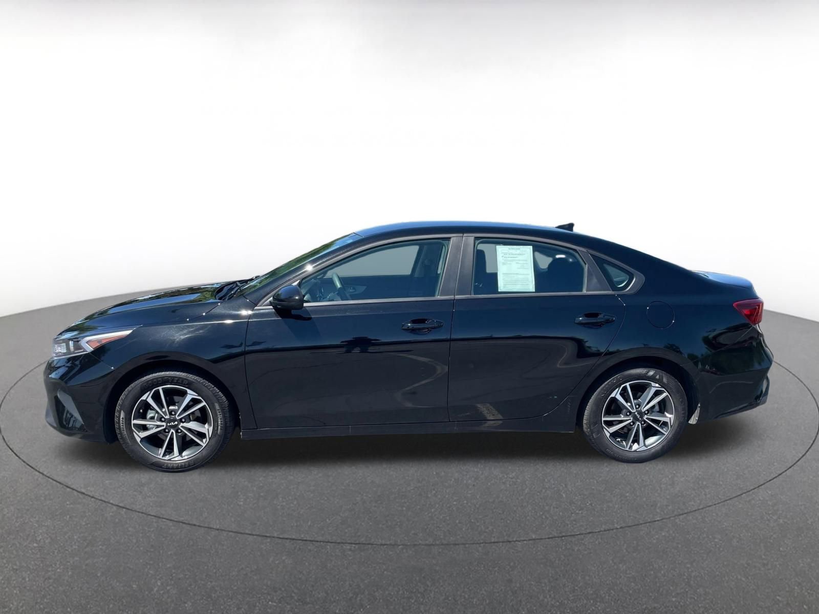 Thumbnail: 2024 Kia Forte - 10