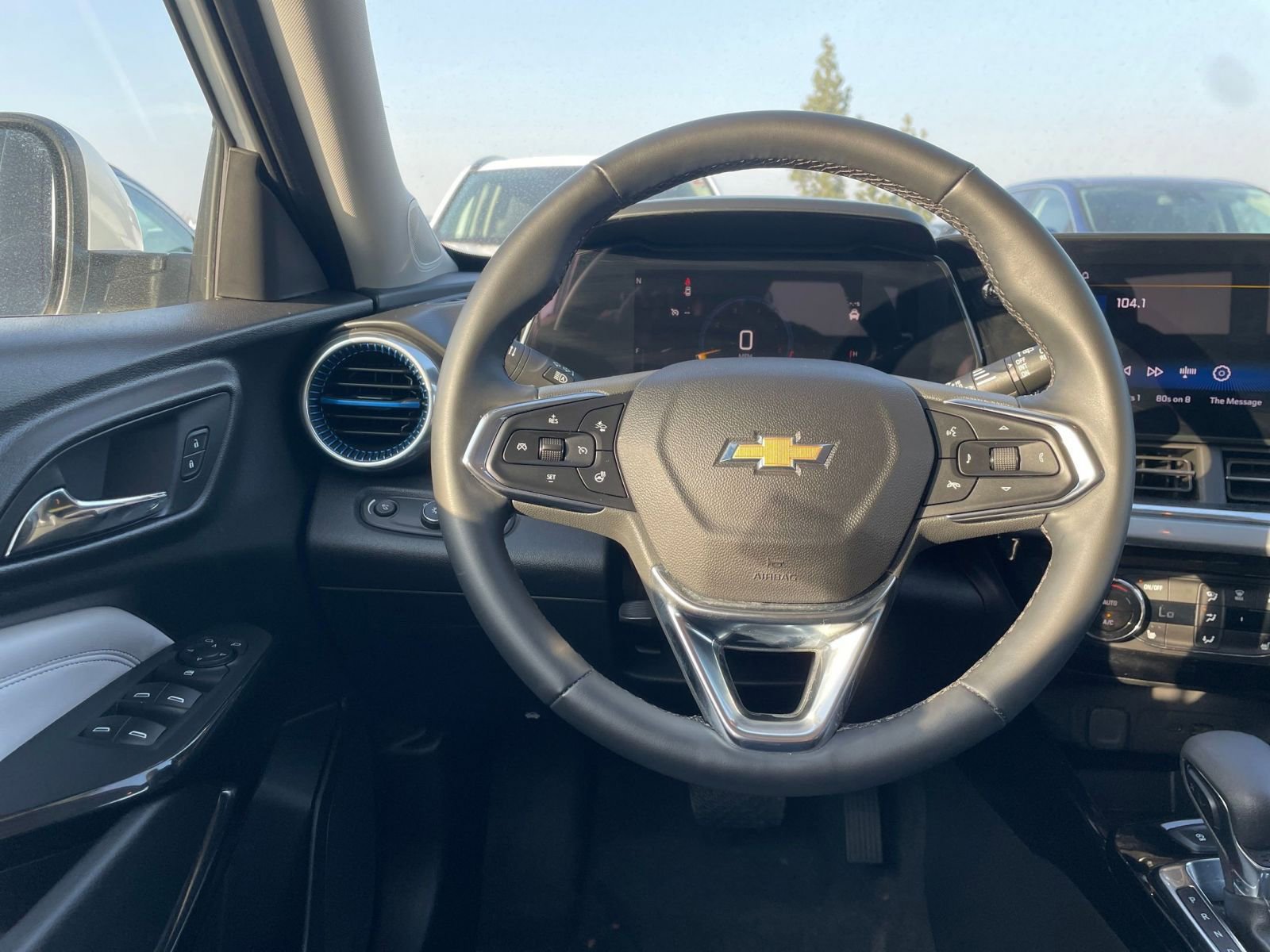 Thumbnail: 2025 Chevrolet Trax - 32